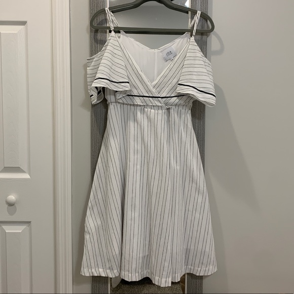 J.O.A. Cold Shoulder Midi Dress - Picture 2 of 4